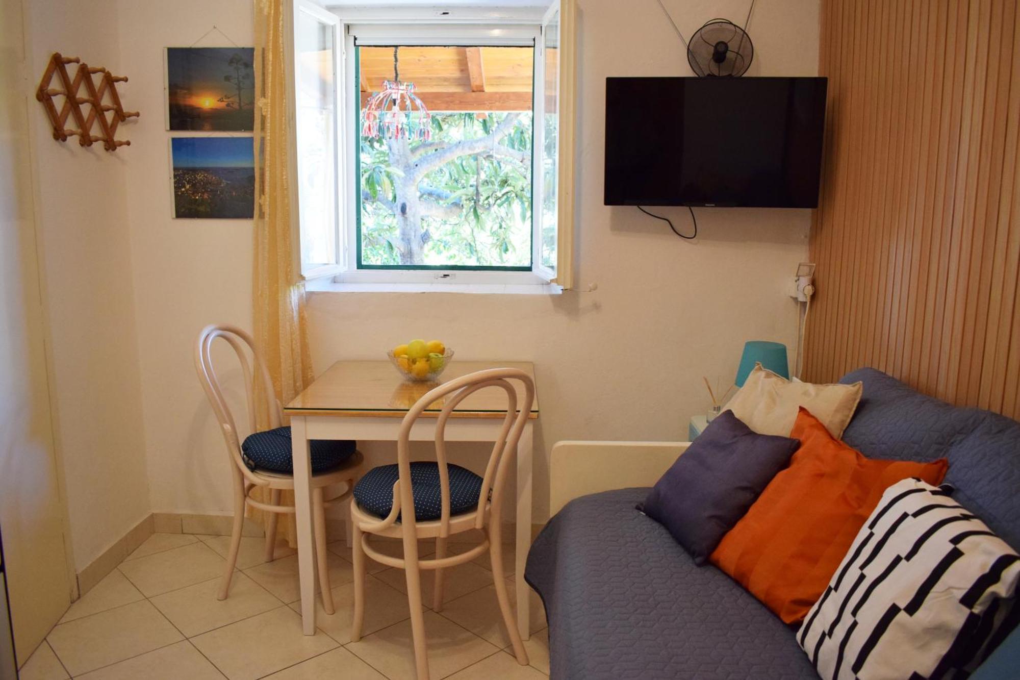 Lina Vrankovic Apartments ฮวาร์ ภายนอก รูปภาพ