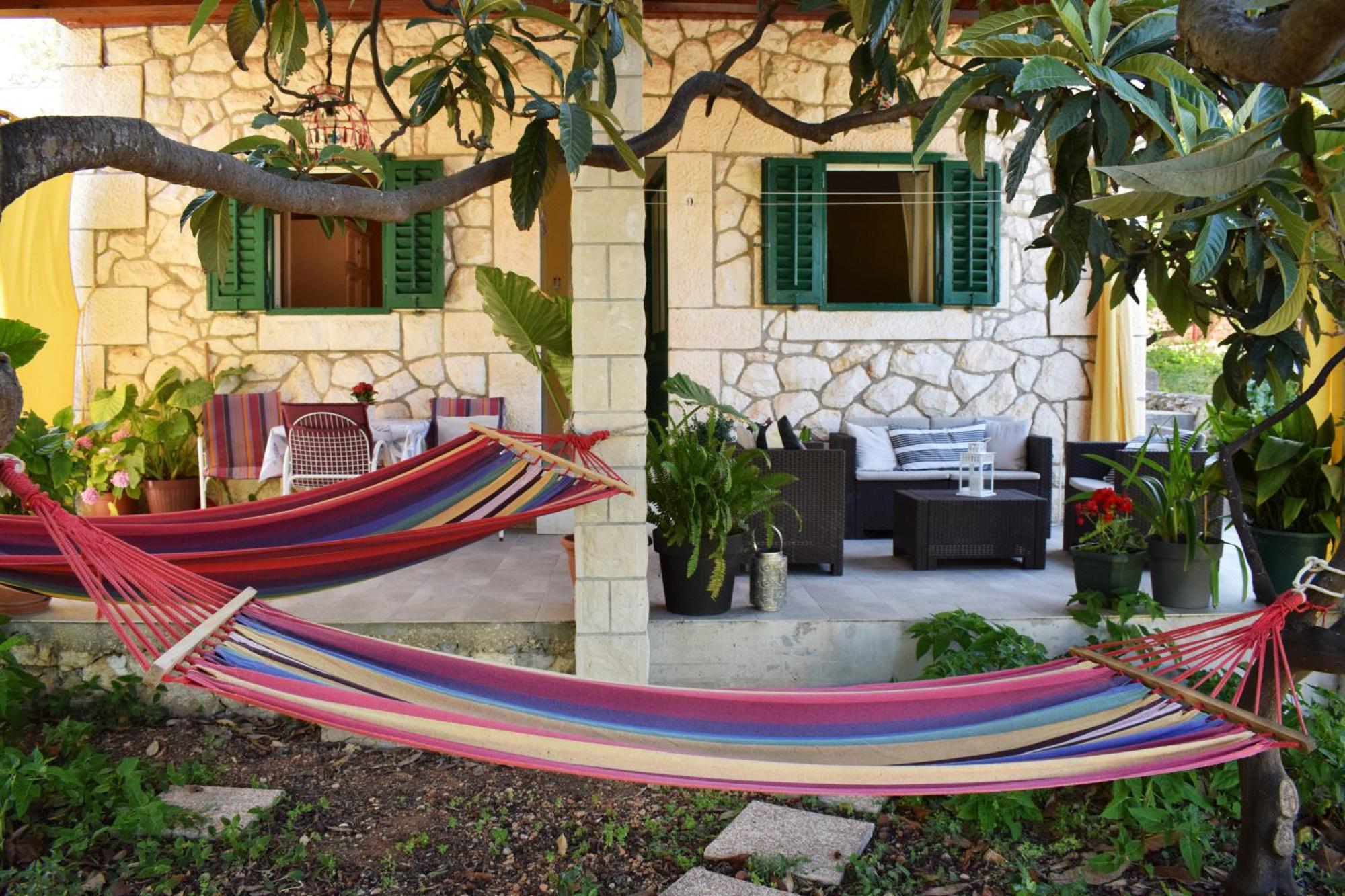 Lina Vrankovic Apartments ฮวาร์ ภายนอก รูปภาพ