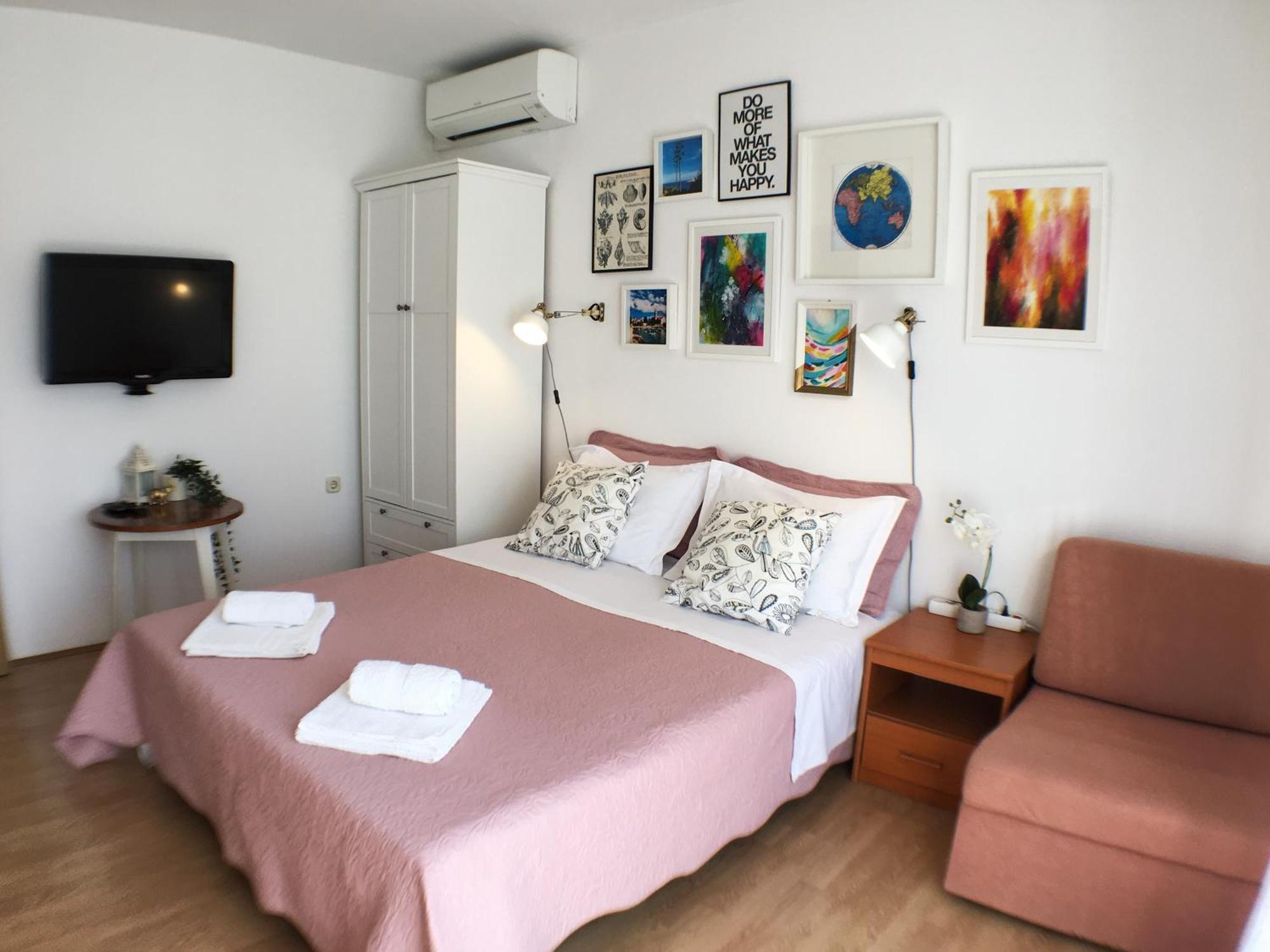 Lina Vrankovic Apartments ฮวาร์ ภายนอก รูปภาพ