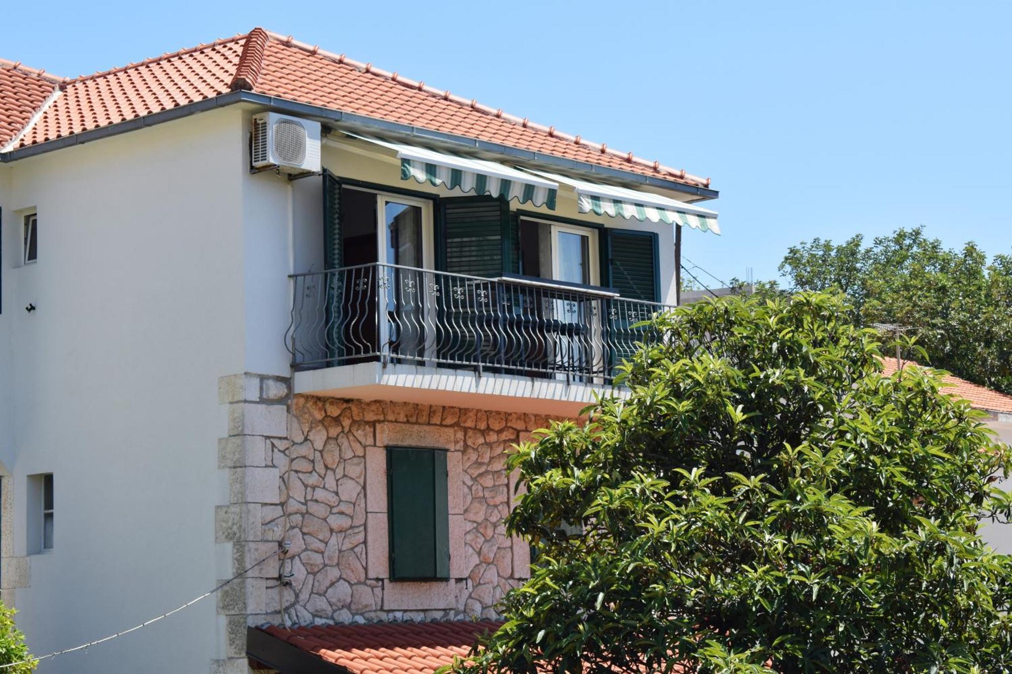 Lina Vrankovic Apartments ฮวาร์ ภายนอก รูปภาพ
