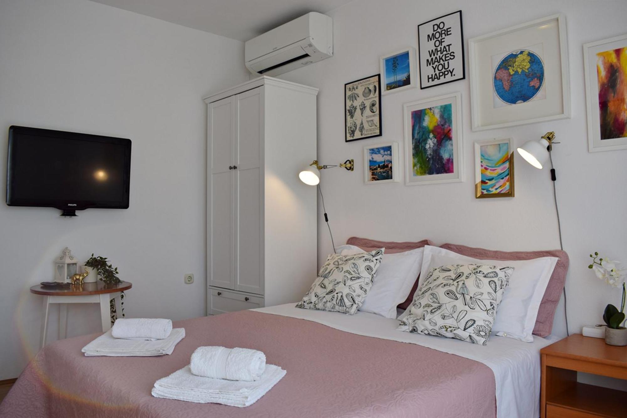 Lina Vrankovic Apartments ฮวาร์ ภายนอก รูปภาพ
