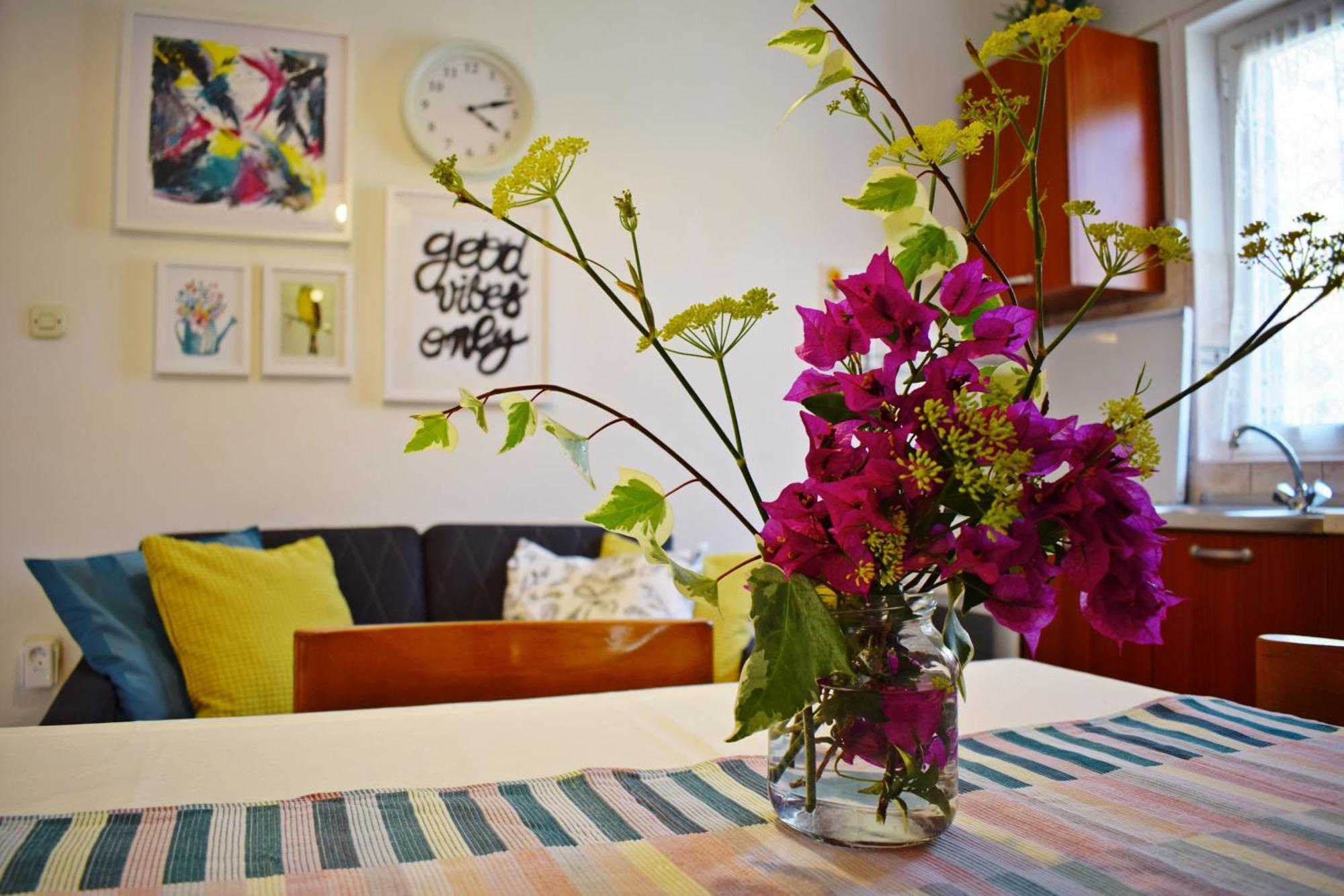 Lina Vrankovic Apartments ฮวาร์ ภายนอก รูปภาพ