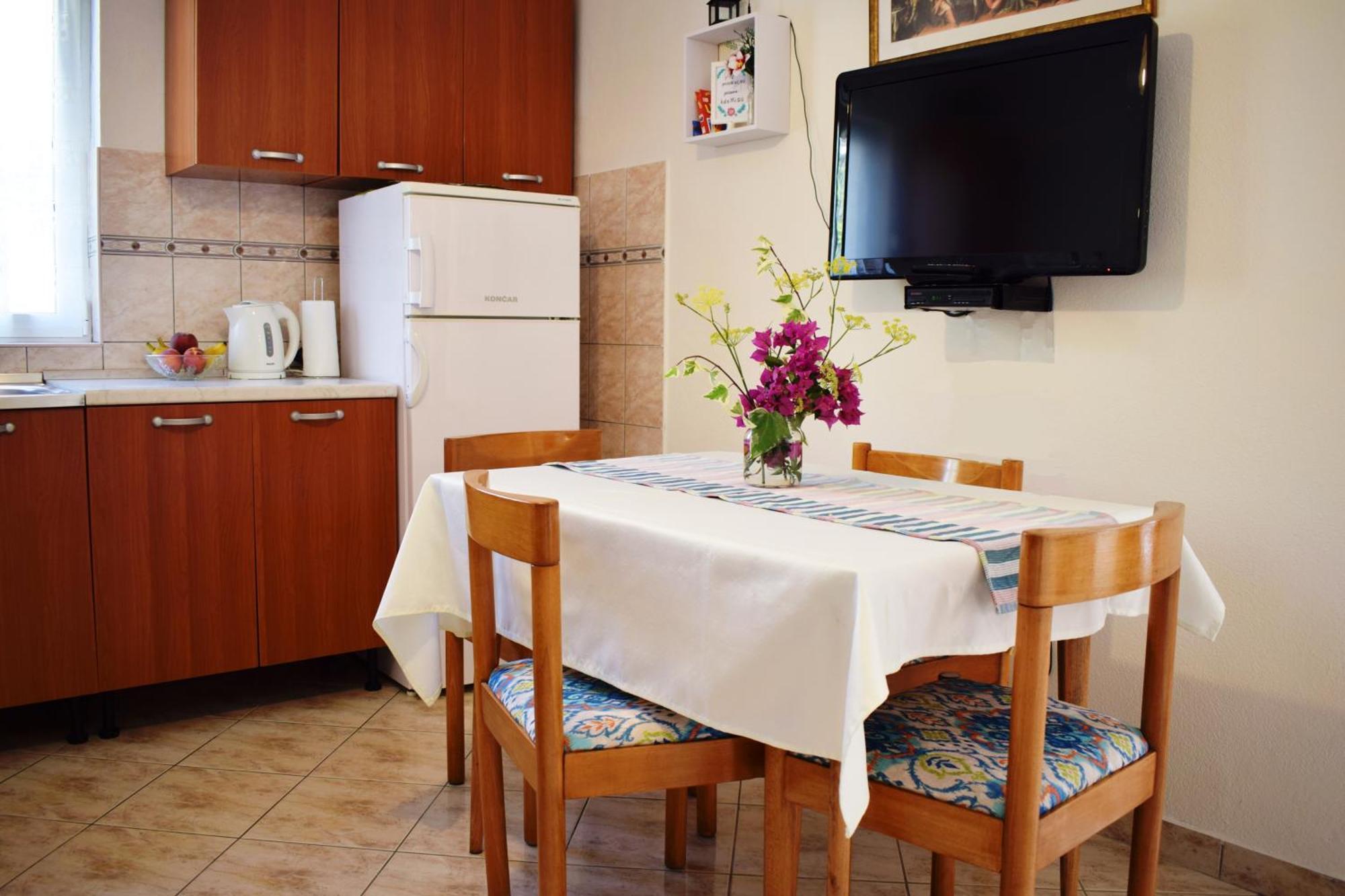 Lina Vrankovic Apartments ฮวาร์ ภายนอก รูปภาพ