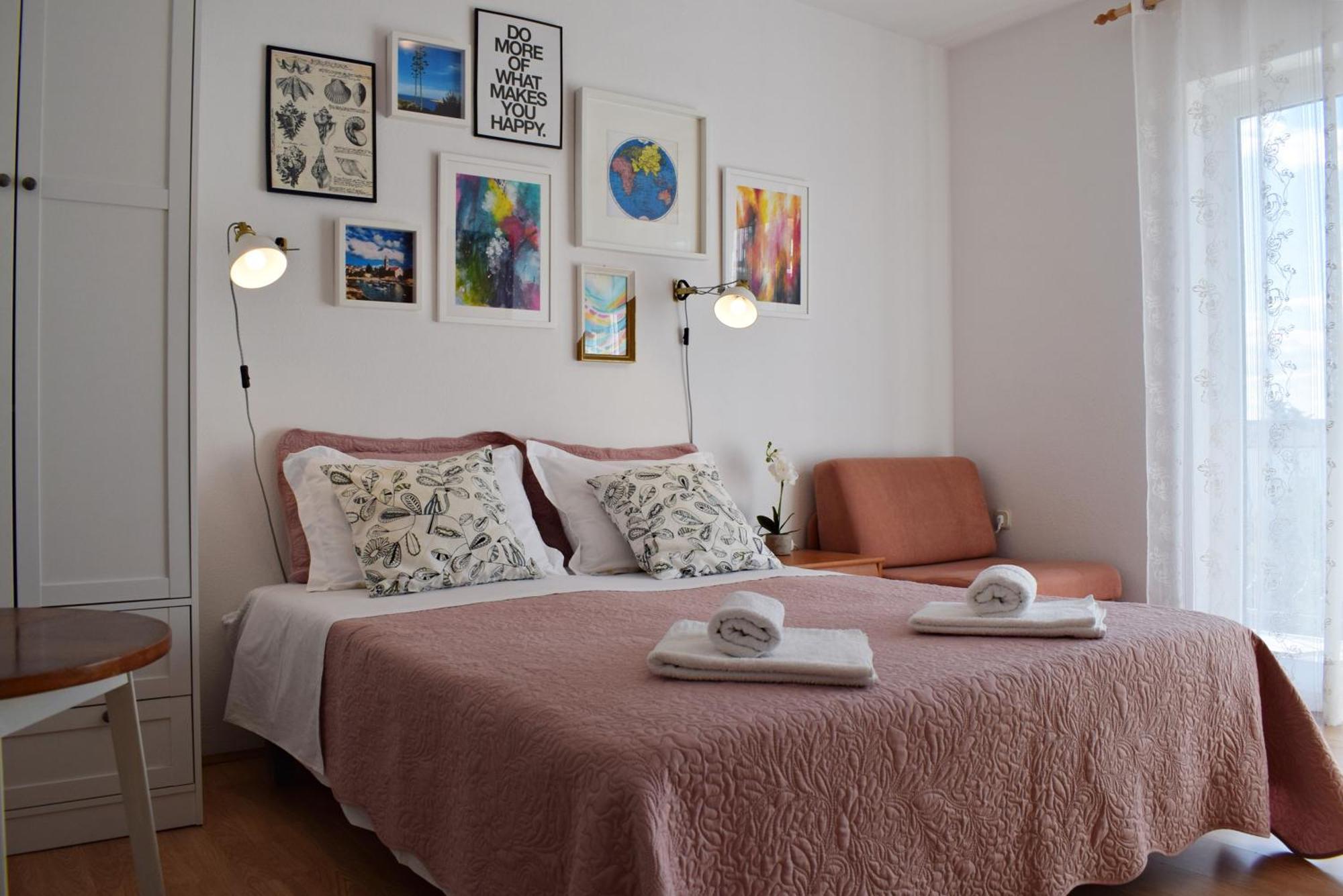 Lina Vrankovic Apartments ฮวาร์ ภายนอก รูปภาพ
