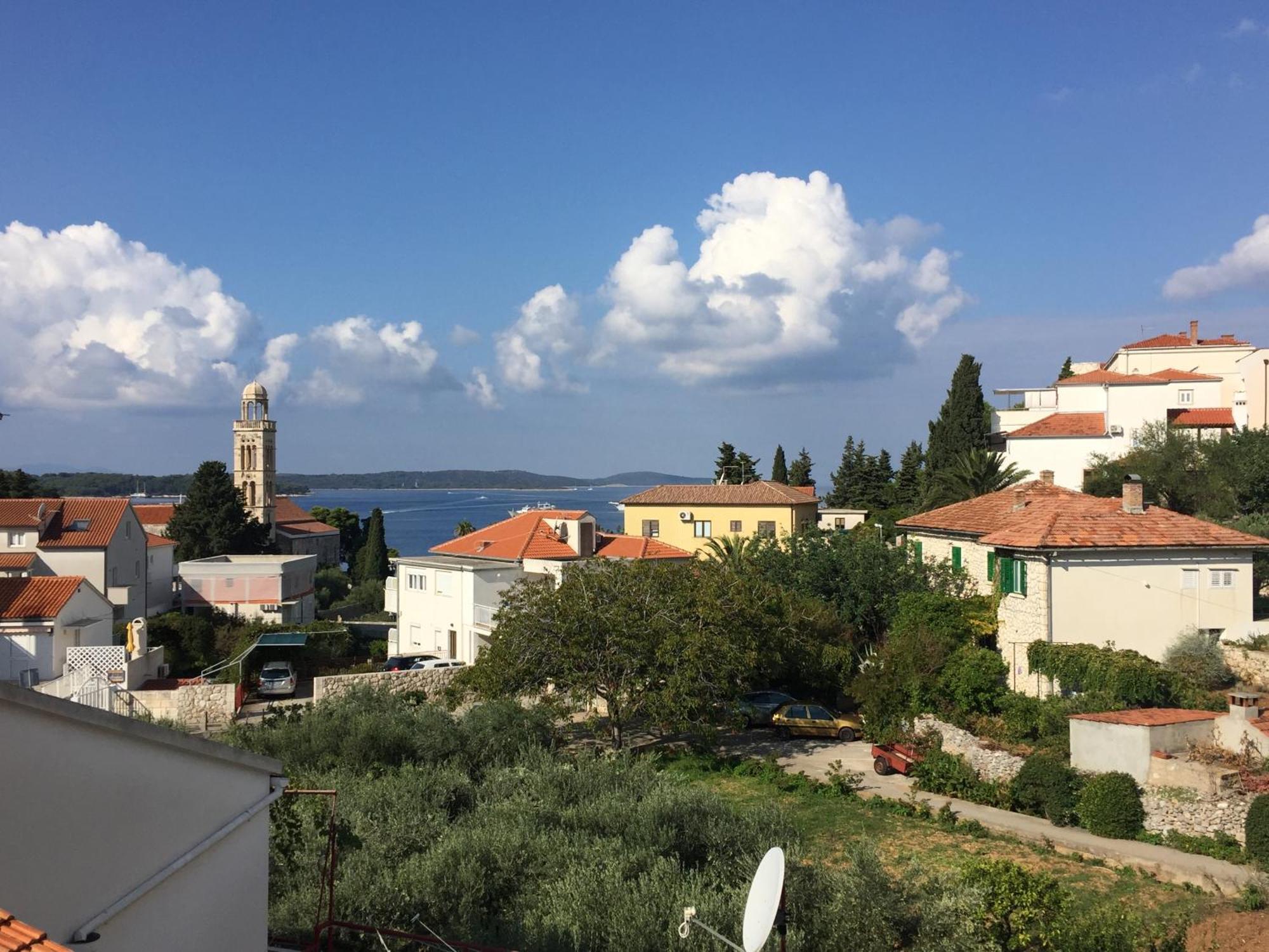 Lina Vrankovic Apartments ฮวาร์ ภายนอก รูปภาพ