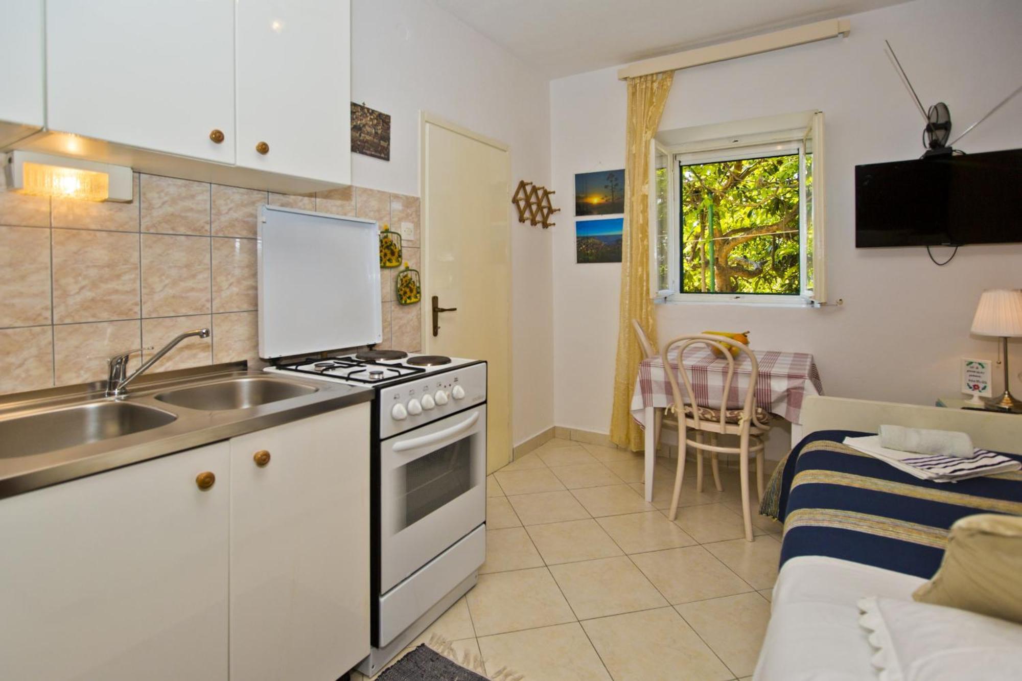 Lina Vrankovic Apartments ฮวาร์ ภายนอก รูปภาพ